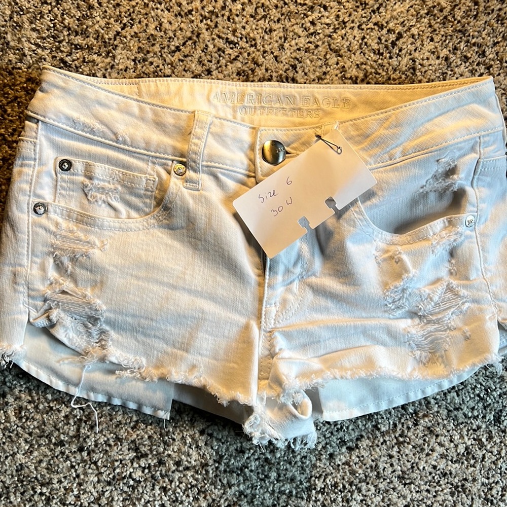 Size 6 American Eagle shorts